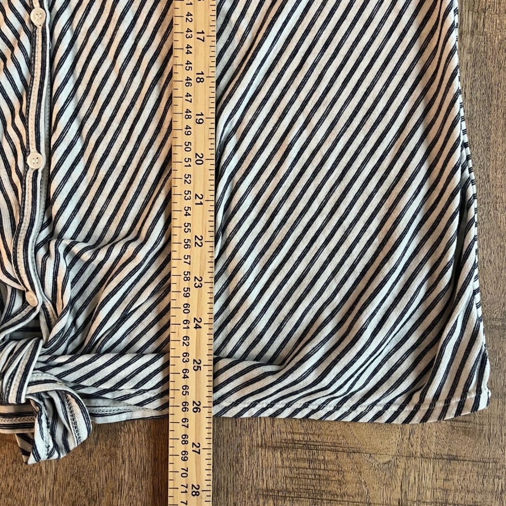 Max Studio Womens 1X Navy White Striped Tie Front Button V-Neck Top 9W04F73 - Picture 5 of 6